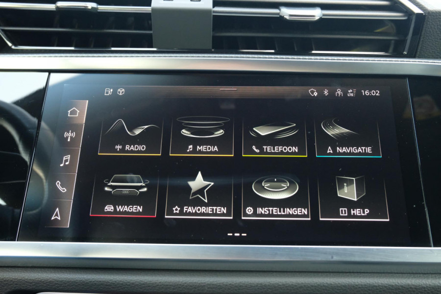 Audi Q3 45 TFSI e S edition 245 PK | Panoramadak | Sonos | Elektrische Klep | Camera | Alcantara bekleding | Stoelverwarming | Dodehoek Sensoren | 20 Inch |