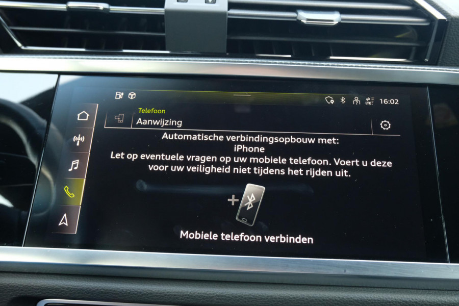 Audi Q3 45 TFSI e S edition 245 PK | Panoramadak | Sonos | Elektrische Klep | Camera | Alcantara bekleding | Stoelverwarming | Dodehoek Sensoren | 20 Inch |