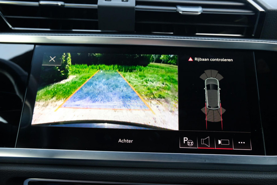 Audi Q3 45 TFSI e S edition 245 PK | Panoramadak | Sonos | Elektrische Klep | Camera | Alcantara bekleding | Stoelverwarming | Dodehoek Sensoren | 20 Inch |