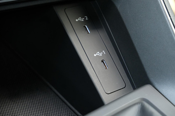 Audi Q3 45 TFSI e S edition 245 PK | Panoramadak | Sonos | Elektrische Klep | Camera | Alcantara bekleding | Stoelverwarming | Dodehoek Sensoren | 20 Inch |