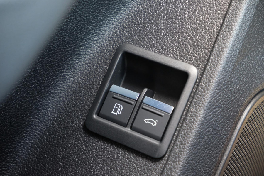 Audi Q3 45 TFSI e S edition 245 PK | Panoramadak | Sonos | Elektrische Klep | Camera | Alcantara bekleding | Stoelverwarming | Dodehoek Sensoren | 20 Inch |