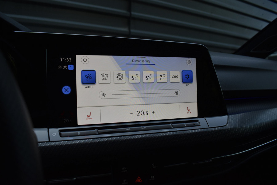 Volkswagen Golf 1.5 eTSI R-Line | Pano | Harman/Kardon | Matrix LED | ACC | Sfeerverlichting | Stuur + Stuurverwarming | Camera |
