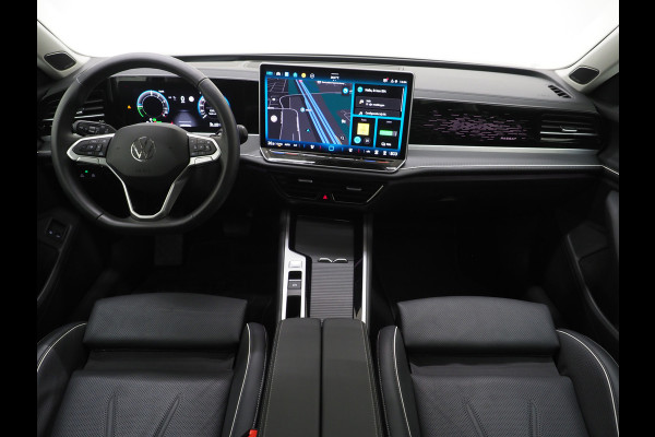 Volkswagen Passat Variant 1.5 eHybrid Elegance | 5 Jaar Garantie | Panoramadak | Leder | Trekhaak | Harman/Kardon | HUD | 360 | Sfeerlicht | Keyless