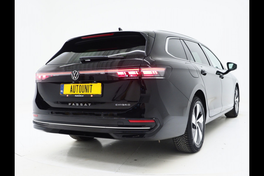 Volkswagen Passat Variant 1.5 eHybrid Elegance | 5 Jaar Garantie | Panoramadak | Leder | Trekhaak | Harman/Kardon | HUD | 360 | Sfeerlicht | Keyless