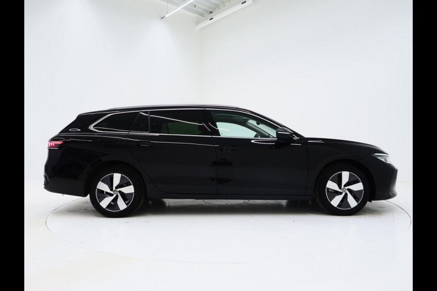 Volkswagen Passat Variant 1.5 eHybrid Elegance | 5 Jaar Garantie | Panoramadak | Leder | Trekhaak | Harman/Kardon | HUD | 360 | Sfeerlicht | Keyless