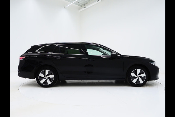 Volkswagen Passat Variant 1.5 eHybrid Elegance | 5 Jaar Garantie | Panoramadak | Leder | Trekhaak | Harman/Kardon | HUD | 360 | Sfeerlicht | Keyless