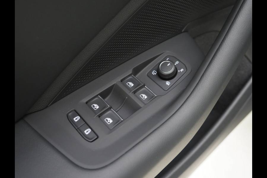 Volkswagen Passat Variant 1.5 eHybrid Elegance | 5 Jaar Garantie | Panoramadak | Leder | Trekhaak | Harman/Kardon | HUD | 360 | Sfeerlicht | Keyless