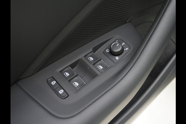 Volkswagen Passat Variant 1.5 eHybrid Elegance | 5 Jaar Garantie | Panoramadak | Leder | Trekhaak | Harman/Kardon | HUD | 360 | Sfeerlicht | Keyless