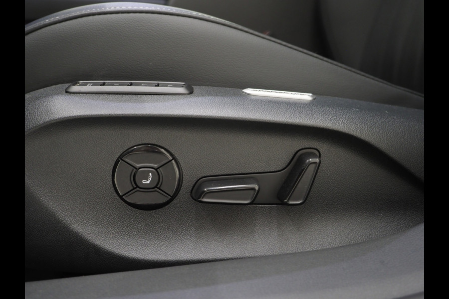 Volkswagen Passat Variant 1.5 eHybrid Elegance | 5 Jaar Garantie | Panoramadak | Leder | Trekhaak | Harman/Kardon | HUD | 360 | Sfeerlicht | Keyless
