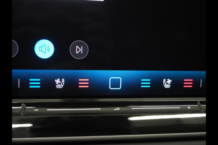 Volkswagen Passat Variant 1.5 eHybrid Elegance | 5 Jaar Garantie | Panoramadak | Leder | Trekhaak | Harman/Kardon | HUD | 360 | Sfeerlicht | Keyless