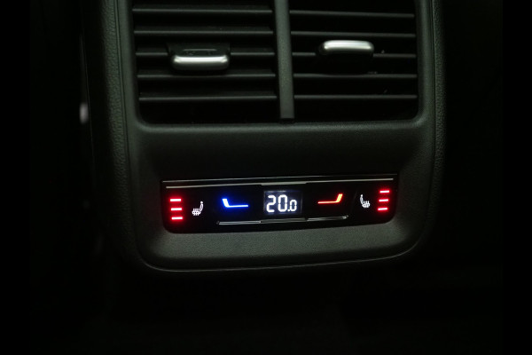Volkswagen Passat Variant 1.5 eHybrid Elegance | 5 Jaar Garantie | Panoramadak | Leder | Trekhaak | Harman/Kardon | HUD | 360 | Sfeerlicht | Keyless