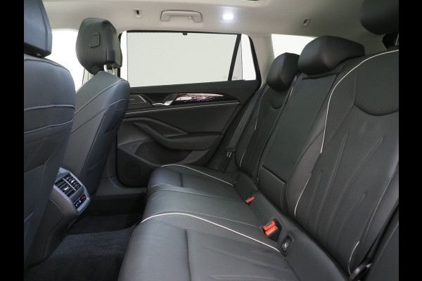 Volkswagen Passat Variant 1.5 eHybrid Elegance | 5 Jaar Garantie | Panoramadak | Leder | Trekhaak | Harman/Kardon | HUD | 360 | Sfeerlicht | Keyless