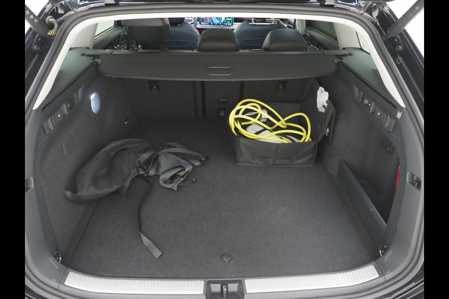 Volkswagen Passat Variant 1.5 eHybrid Elegance | 5 Jaar Garantie | Panoramadak | Leder | Trekhaak | Harman/Kardon | HUD | 360 | Sfeerlicht | Keyless