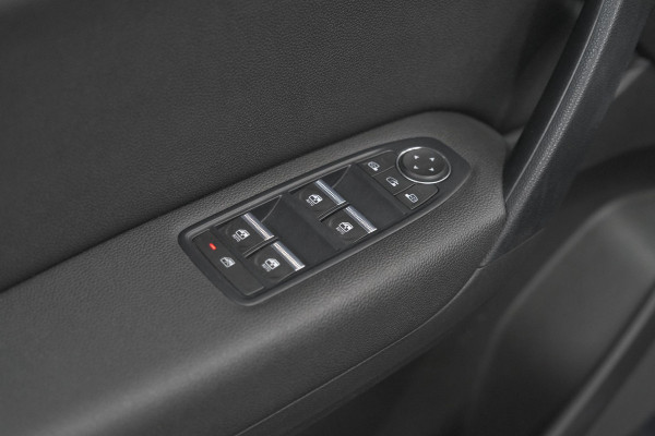 Renault Captur TCe 130 EDC Limited | Trekhaak | Adaptieve Cruise Control | Dodehoekdetectie | Camera
