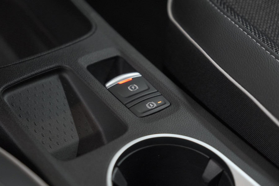 Renault Captur TCe 130 EDC Limited | Trekhaak | Adaptieve Cruise Control | Dodehoekdetectie | Camera
