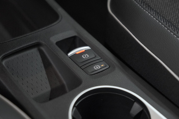 Renault Captur TCe 130 EDC Limited | Trekhaak | Adaptieve Cruise Control | Dodehoekdetectie | Camera