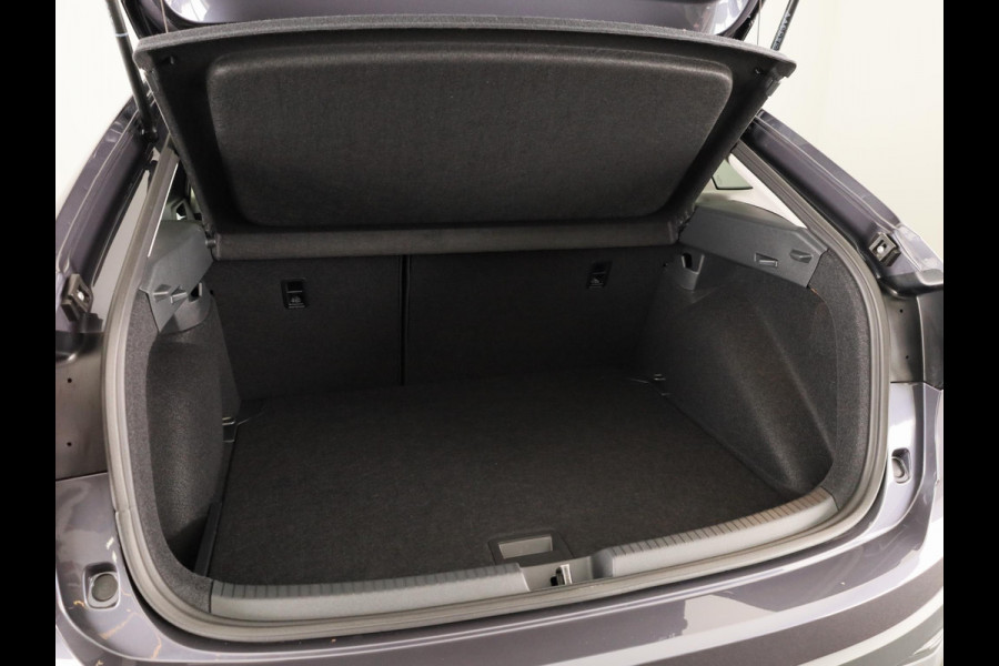 Volkswagen Taigo Life Edition 1.0 95 pk 5 versn. Hand | Climatronic | Trekhaak | Stoelverwarming | Camera |