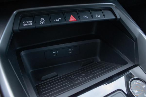 Audi A3 Sportback 40 TFSIe Edition PANO CAMERA PARKEERHULP LED 18 INCH