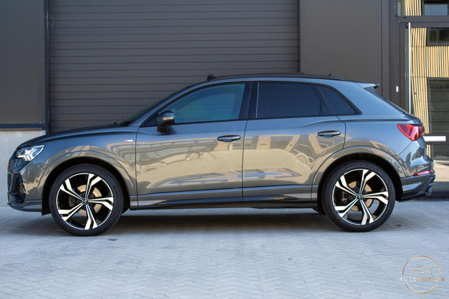 Audi Q3 35 TFSI S Line PANO CAMERA ELEKTRISCHE STOELEN SFEER PARKEERASSISTENT