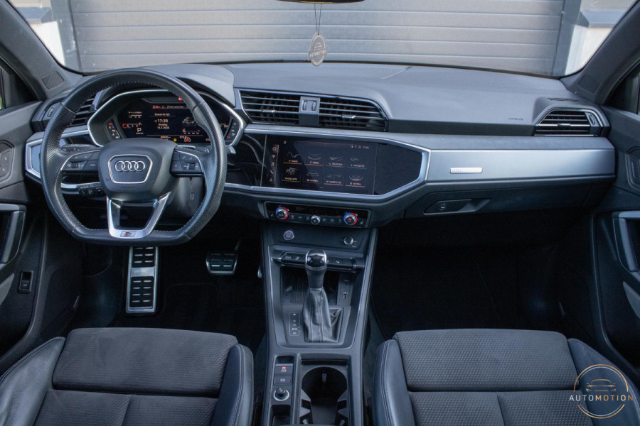 Audi Q3 35 TFSI S Line PANO CAMERA ELEKTRISCHE STOELEN SFEER PARKEERASSISTENT