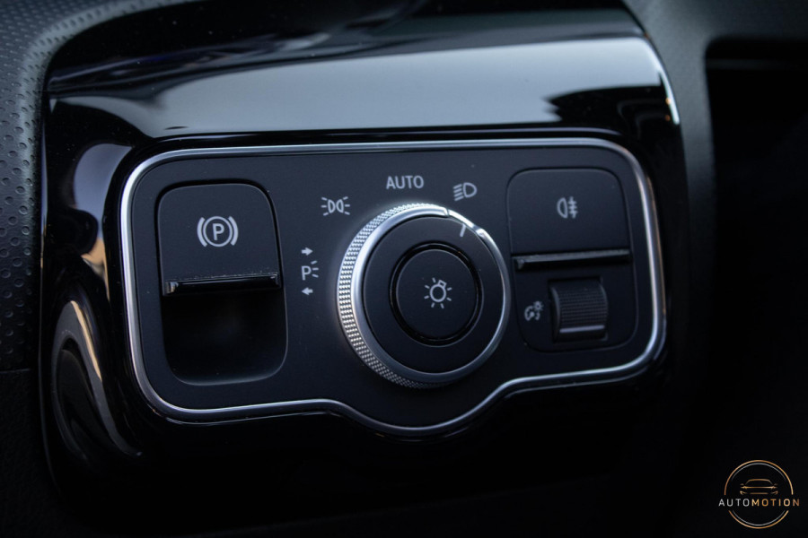 Mercedes-Benz A-Klasse 180 AMG Line PANO DIFFUSSER CAMERA BURMESTER