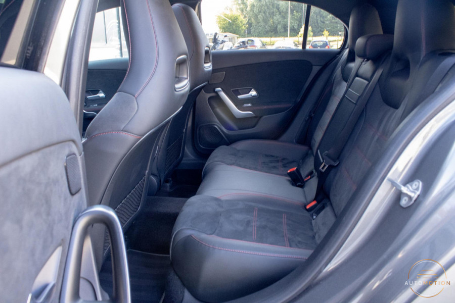 Mercedes-Benz A-Klasse 180 AMG Line PANO DIFFUSSER CAMERA BURMESTER