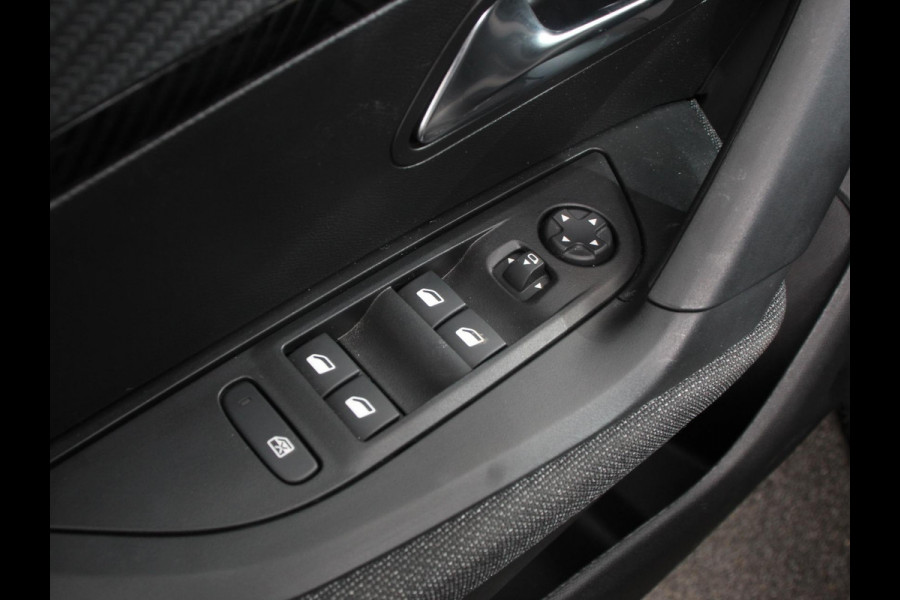 Peugeot 2008 1.2 Hybrid 145 Style Automaat Climate control Cruise control Apple Carplay/ Android Auto led Lichtmetalen velgen Parkeersensoren Camera