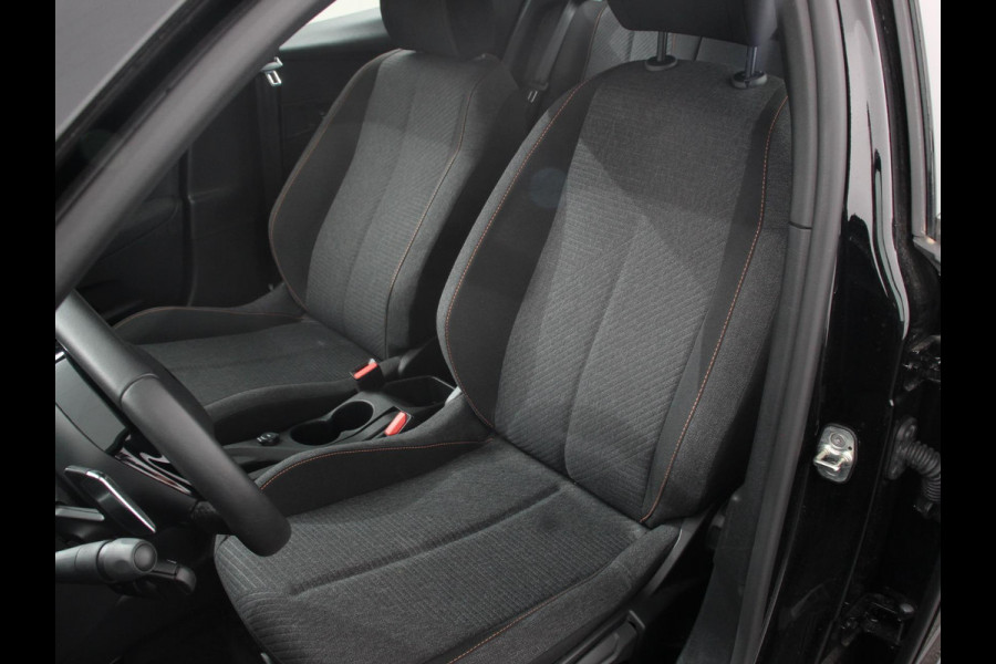 Peugeot 2008 1.2 Hybrid 145 Style Automaat Climate control Cruise control Apple Carplay/ Android Auto led Lichtmetalen velgen Parkeersensoren Camera