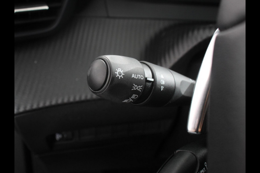 Peugeot 2008 1.2 Hybrid 145 Style Automaat Climate control Cruise control Apple Carplay/ Android Auto led Lichtmetalen velgen Parkeersensoren Camera