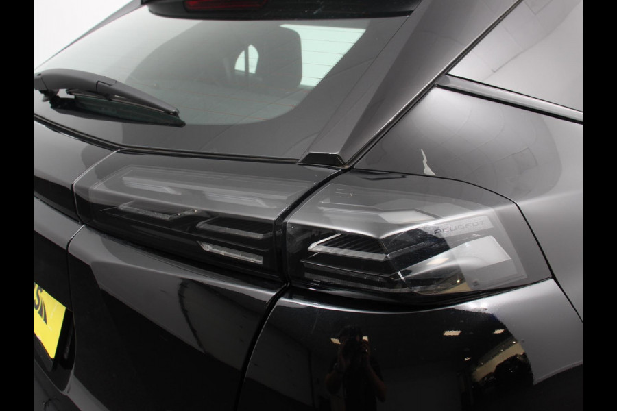 Peugeot 2008 1.2 Hybrid 145 Style Automaat Climate control Cruise control Apple Carplay/ Android Auto led Lichtmetalen velgen Parkeersensoren Camera