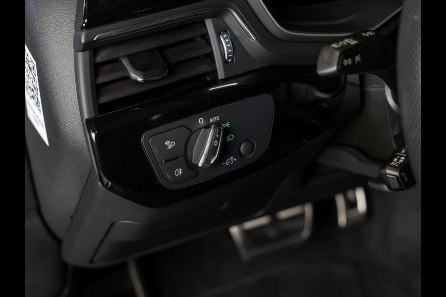 Audi A4 Avant 35 TFSI S edition Competition / 150pk / Stoelverwarming / Apple CarPlay /