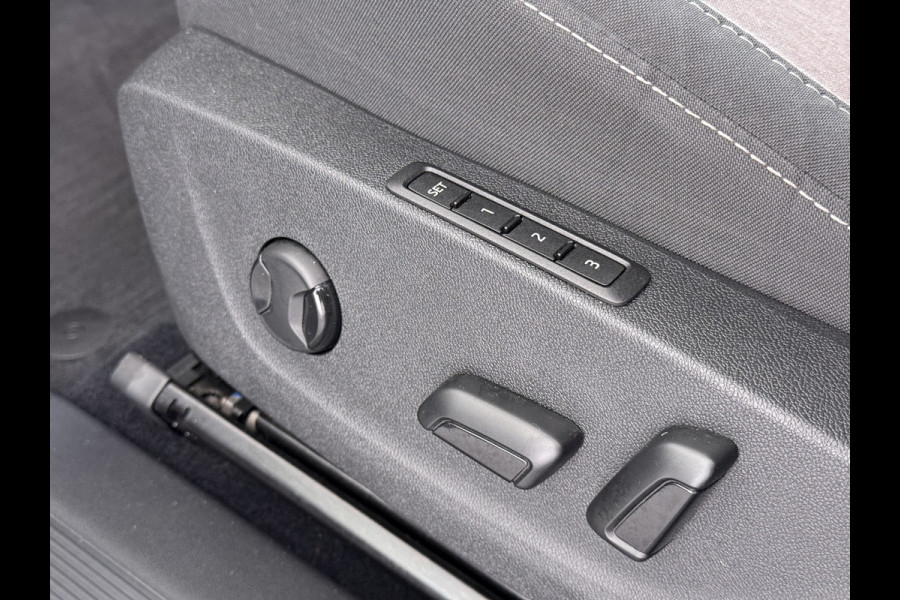 Škoda ENYAQ iV 60 First Edition SOH 92% Adap.Cruise Camera Elek.Stoel+Memory Stoel+Stuurverwarming 3-Zone Ecc Apple Carplay Android Auto Pdc P-Assist Privacy Glas Lmv Led-Matrix Isofix Keyless advanced Bleutooth Rijstrooksensor 1e Eigenaar Dealeronderhouden Origineel Nederlandse Auto