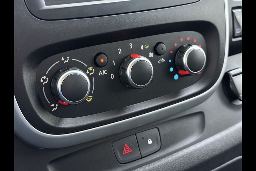 Renault Trafic 2.0dCi 120PK T29 L1H1 Trekhaak Airco Navi Euro 6 Cruise Control Bluetooth Pdc Betonplex Vloer Wandbetimmering Schuifdeur 2.000KG Trekgewicht 1e Eigenaar Origineel Nederlandse Auto