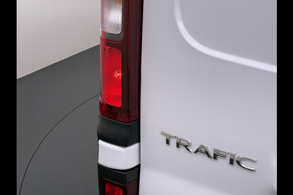 Renault Trafic 2.0dCi 120PK T29 L1H1 Trekhaak Airco Navi Euro 6 Cruise Control Bluetooth Pdc Betonplex Vloer Wandbetimmering Schuifdeur 2.000KG Trekgewicht 1e Eigenaar Origineel Nederlandse Auto