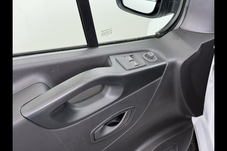 Renault Trafic 2.0dCi 120PK T29 L1H1 Trekhaak Airco Navi Euro 6 Cruise Control Bluetooth Pdc Betonplex Vloer Wandbetimmering Schuifdeur 2.000KG Trekgewicht 1e Eigenaar Origineel Nederlandse Auto