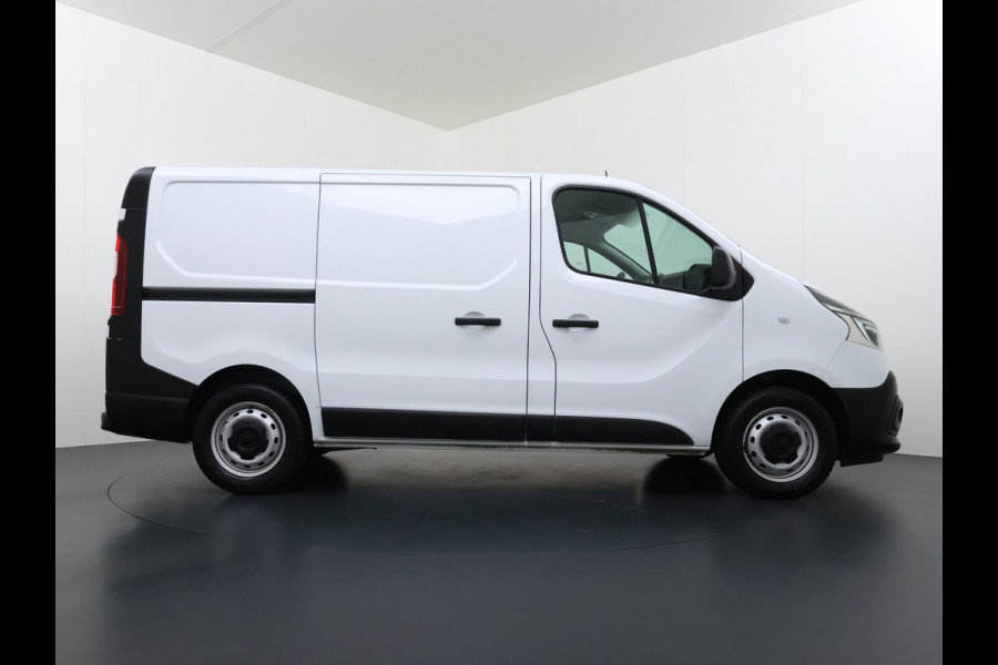 Renault Trafic 2.0dCi 120PK T29 L1H1 Trekhaak Airco Navi Euro 6 Cruise Control Bluetooth Pdc Betonplex Vloer Wandbetimmering Schuifdeur 2.000KG Trekgewicht 1e Eigenaar Origineel Nederlandse Auto