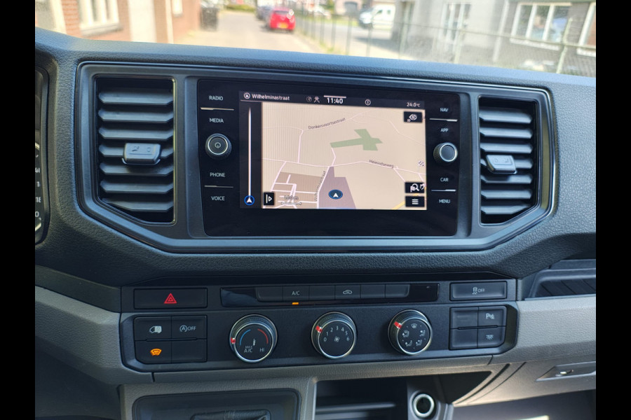 Volkswagen Crafter 35 2.0TDI 141PK Automaat L4H3 2X Schuifdeur Camera Apple Carplay Android Auto Cruise Control Navi Airco Pdc Betonplex Vloer Lat om Lat Betimmering Wandbeplating Euro 6 Origineel Nederlandse Bus
