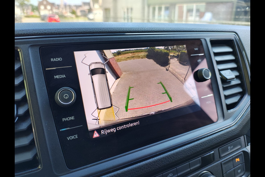 Volkswagen Crafter 35 2.0TDI 141PK Automaat L4H3 2X Schuifdeur Camera Apple Carplay Android Auto Cruise Control Navi Airco Pdc Betonplex Vloer Lat om Lat Betimmering Wandbeplating Euro 6 Origineel Nederlandse Bus