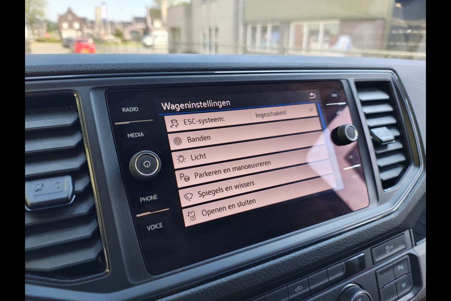 Volkswagen Crafter 35 2.0TDI 141PK Automaat L4H3 2X Schuifdeur Camera Apple Carplay Android Auto Cruise Control Navi Airco Pdc Betonplex Vloer Lat om Lat Betimmering Wandbeplating Euro 6 Origineel Nederlandse Bus