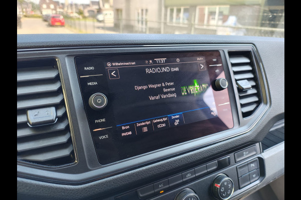 Volkswagen Crafter 35 2.0TDI 141PK Automaat L4H3 2X Schuifdeur Camera Apple Carplay Android Auto Cruise Control Navi Airco Pdc Betonplex Vloer Lat om Lat Betimmering Wandbeplating Euro 6 Origineel Nederlandse Bus