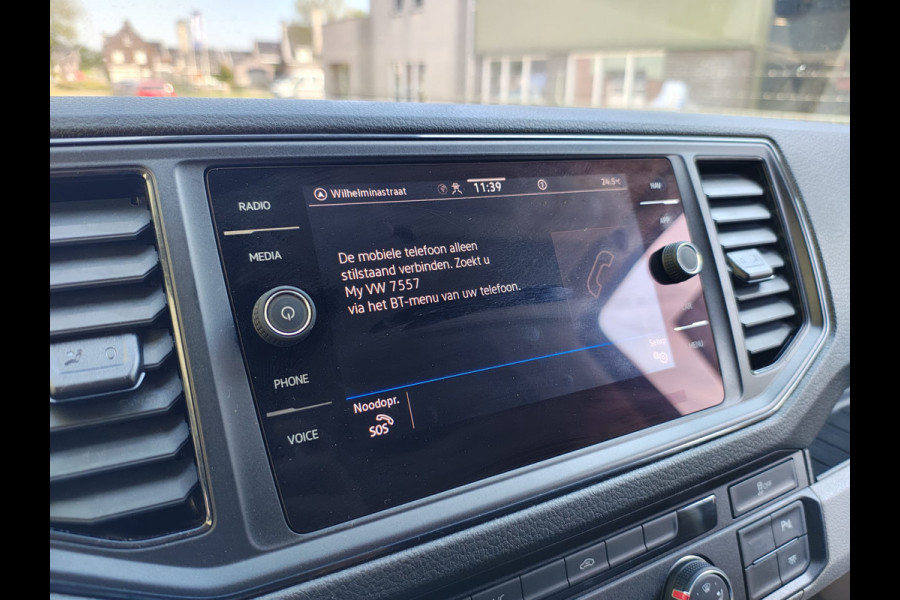 Volkswagen Crafter 35 2.0TDI 141PK Automaat L4H3 2X Schuifdeur Camera Apple Carplay Android Auto Cruise Control Navi Airco Pdc Betonplex Vloer Lat om Lat Betimmering Wandbeplating Euro 6 Origineel Nederlandse Bus
