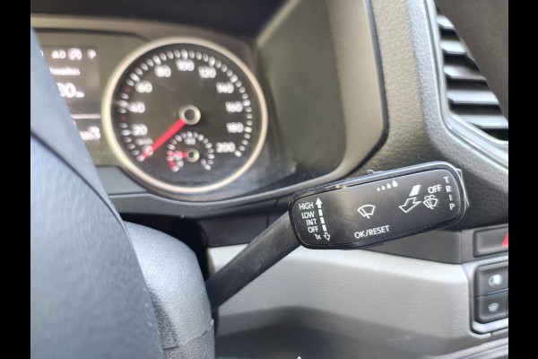 Volkswagen Crafter 35 2.0TDI 141PK Automaat L4H3 2X Schuifdeur Camera Apple Carplay Android Auto Cruise Control Navi Airco Pdc Betonplex Vloer Lat om Lat Betimmering Wandbeplating Euro 6 Origineel Nederlandse Bus