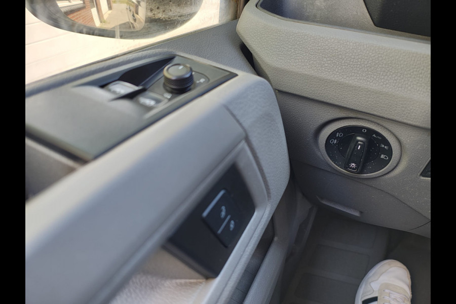 Volkswagen Crafter 35 2.0TDI 141PK Automaat L4H3 2X Schuifdeur Camera Apple Carplay Android Auto Cruise Control Navi Airco Pdc Betonplex Vloer Lat om Lat Betimmering Wandbeplating Euro 6 Origineel Nederlandse Bus