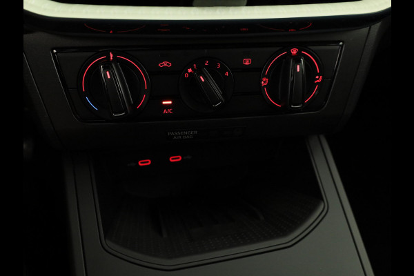 Seat Ibiza Style Plus 1.0 EcoTSI 95 PK | Midnight Black Metallic | Apple Carplay | Park Assist | Cruise Control