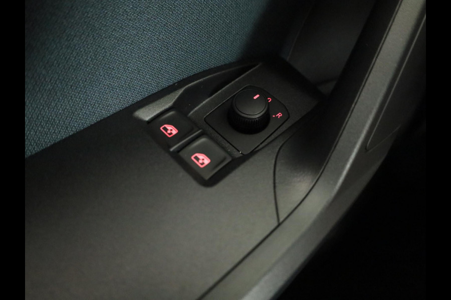 Seat Ibiza Style Plus 1.0 EcoTSI 95 PK | Midnight Black Metallic | Apple Carplay | Park Assist | Cruise Control