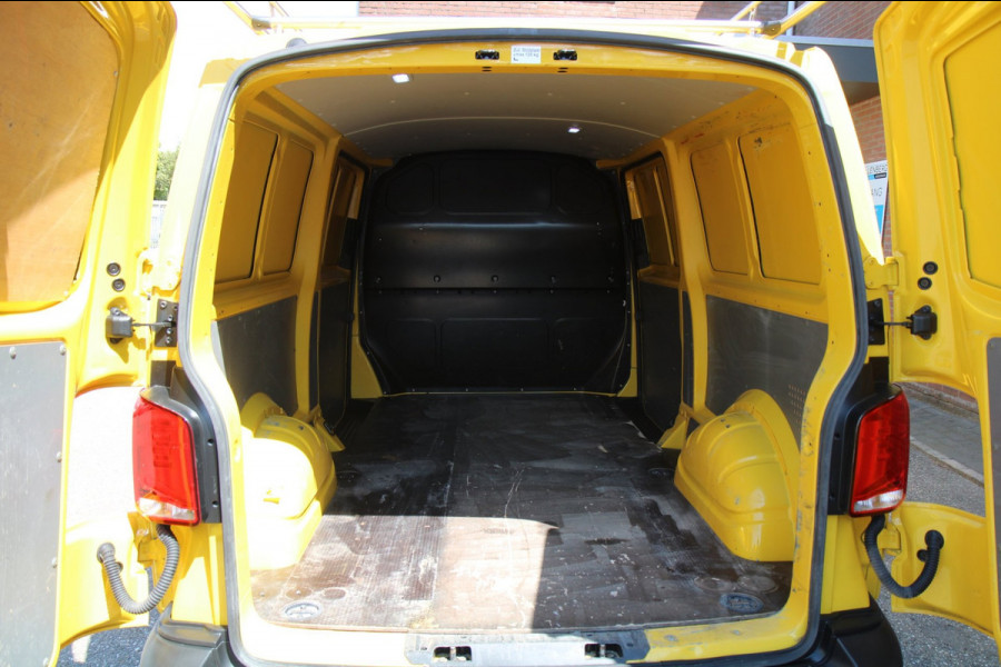 Volkswagen Transporter 2.0 TDI L2H1 App connect / Imperiaal / Camera / Trekhaak / 3 zits