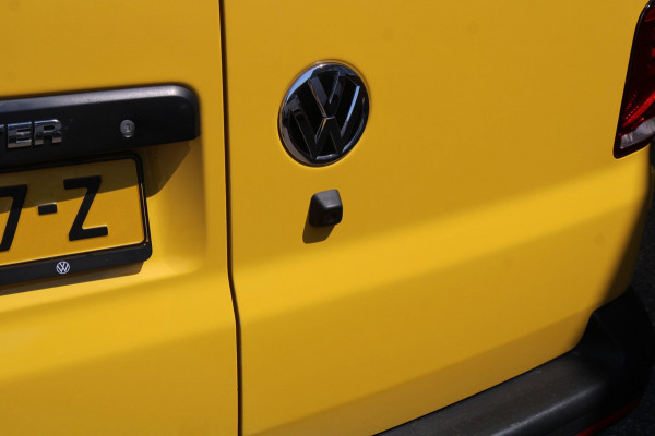 Volkswagen Transporter 2.0 TDI L2H1 App connect / Imperiaal / Camera / Trekhaak / 3 zits