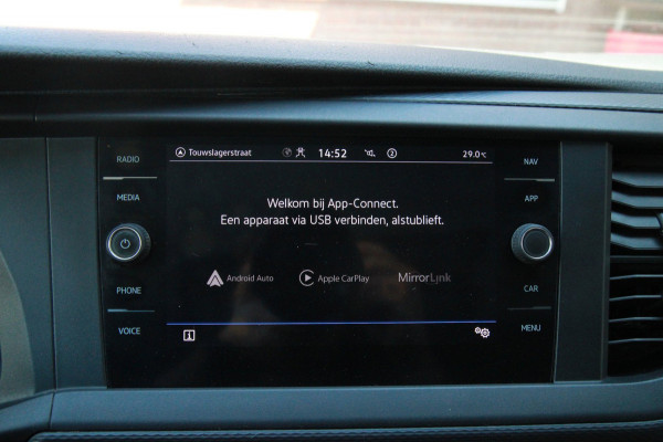 Volkswagen Transporter 2.0 TDI L2H1 App connect / Imperiaal / Camera / Trekhaak / 3 zits
