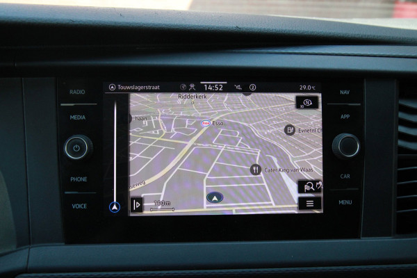Volkswagen Transporter 2.0 TDI L2H1 App connect / Imperiaal / Camera / Trekhaak / 3 zits