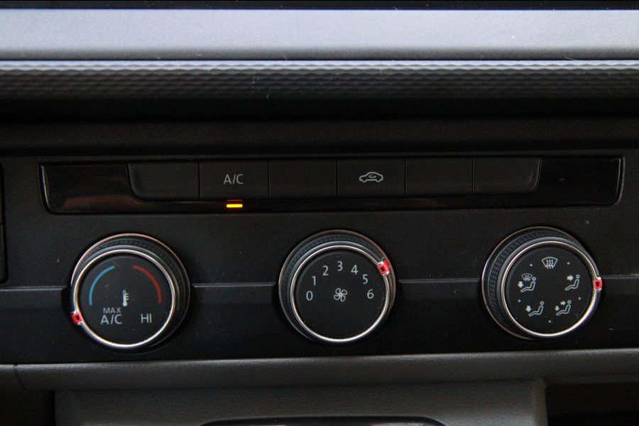 Volkswagen Transporter 2.0 TDI L2H1 App connect / Imperiaal / Camera / Trekhaak / 3 zits
